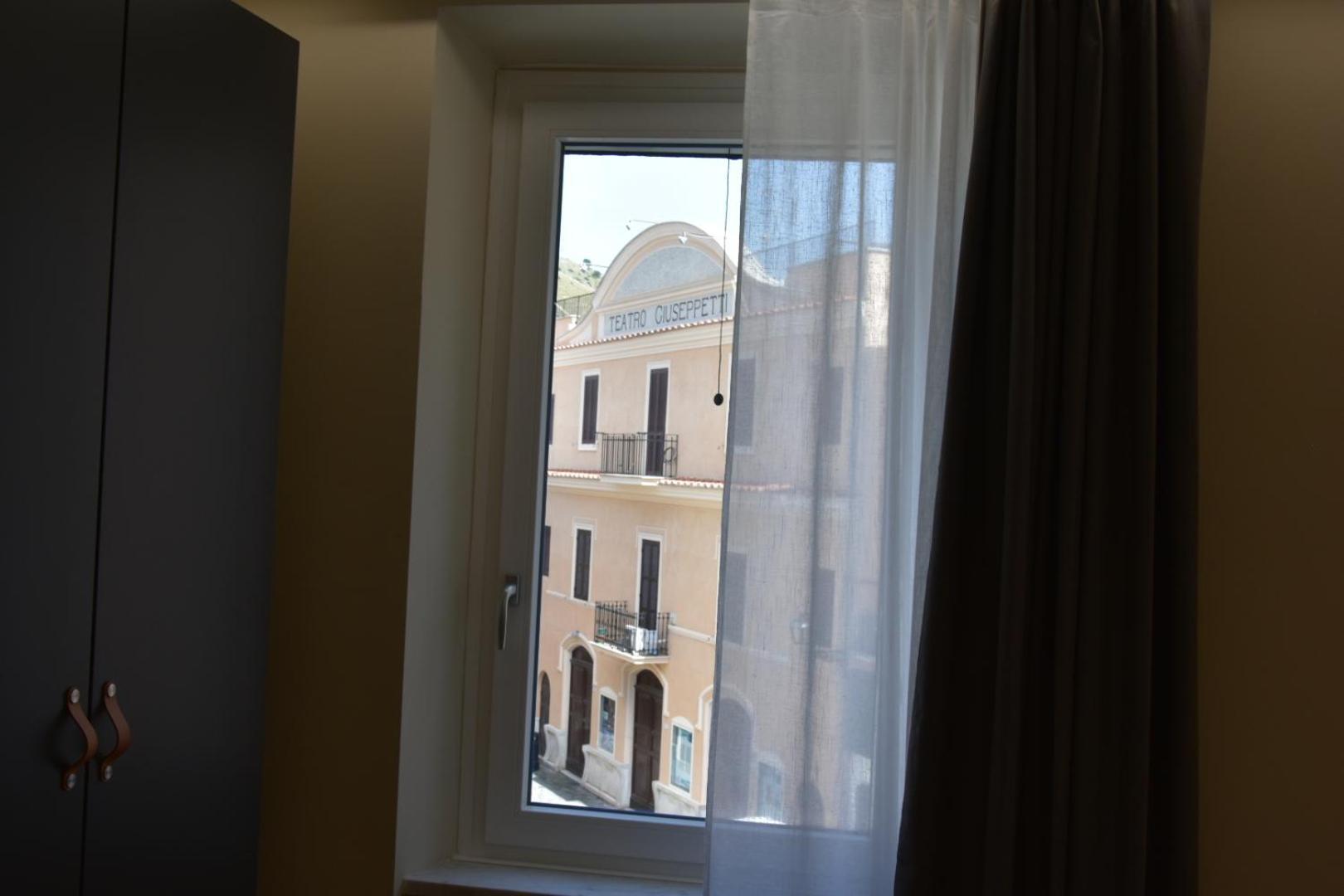 Mom Apartment Rooms&Suites Tivoli Bagian luar foto
