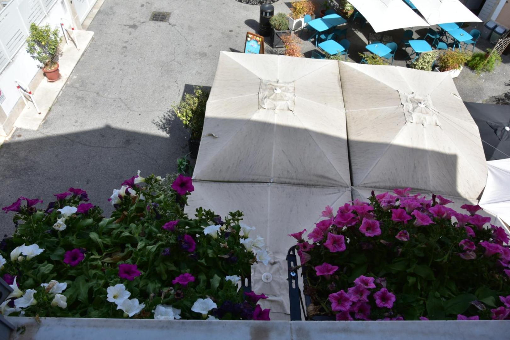Mom Apartment Rooms&Suites Tivoli Bagian luar foto
