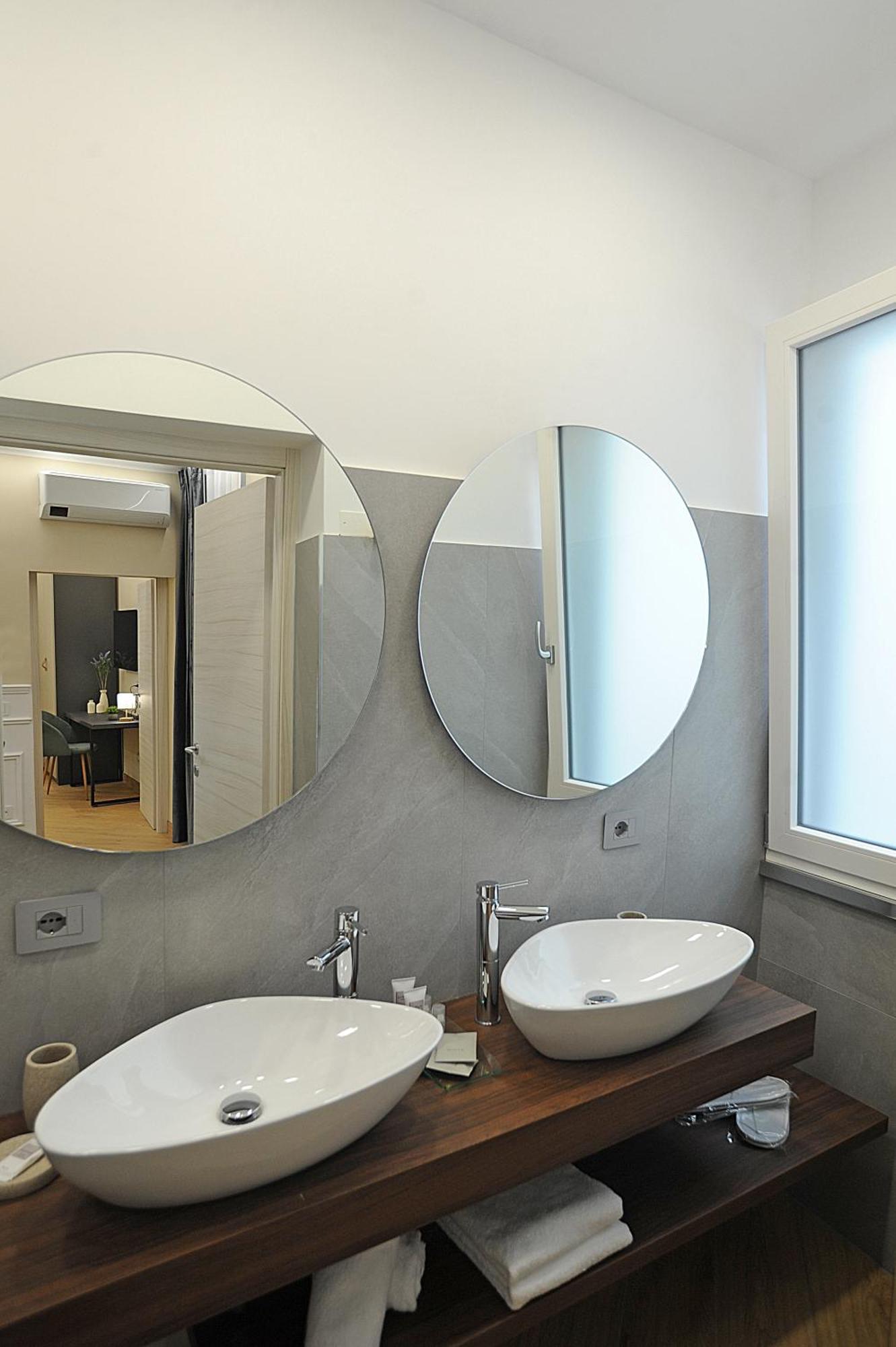 Mom Apartment Rooms&Suites Tivoli Bagian luar foto