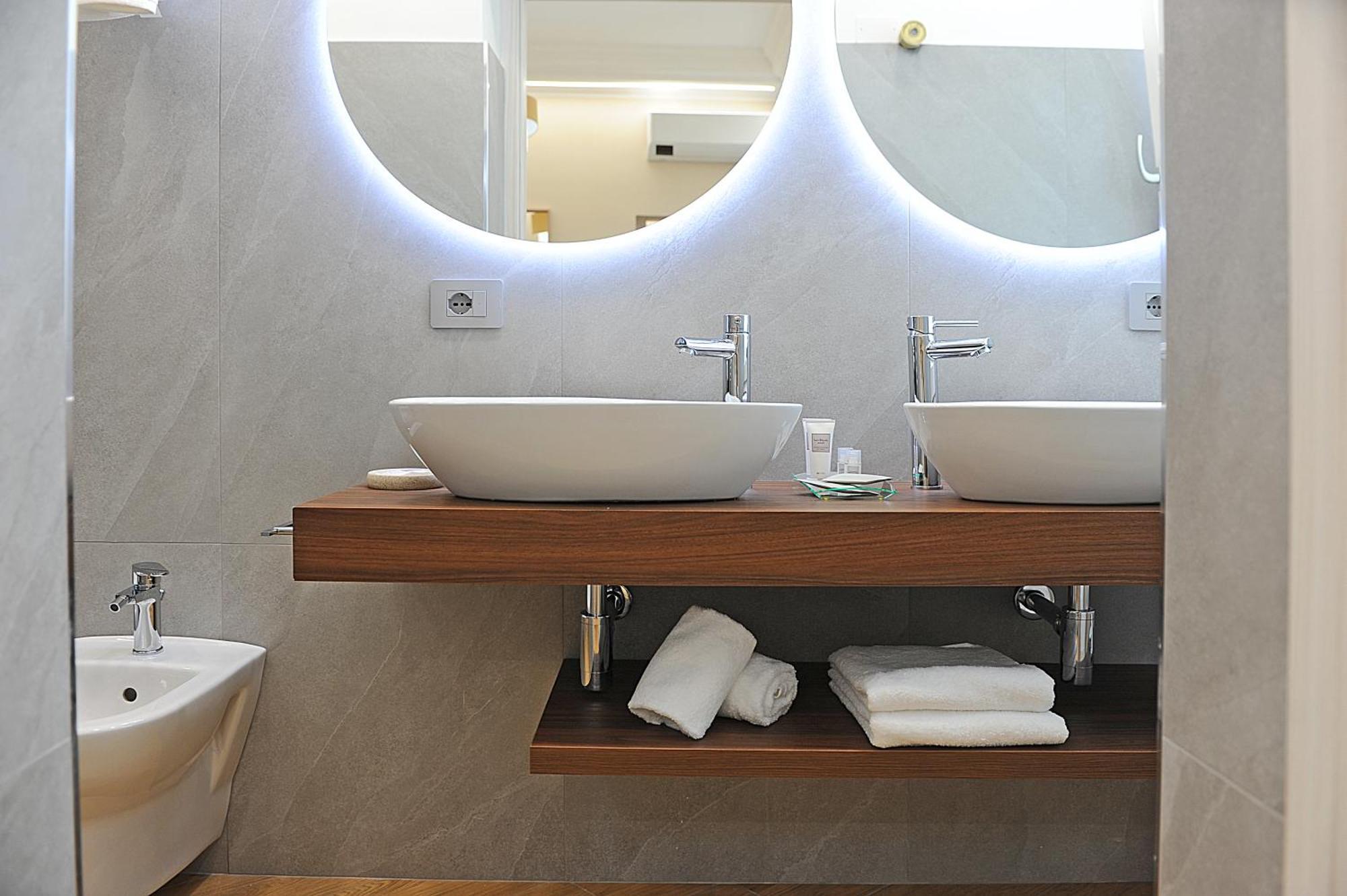 Mom Apartment Rooms&Suites Tivoli Bagian luar foto