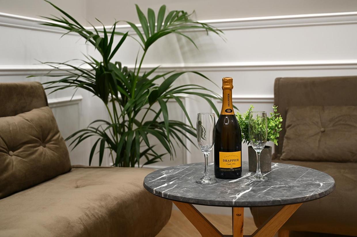 Mom Apartment Rooms&Suites Tivoli Bagian luar foto