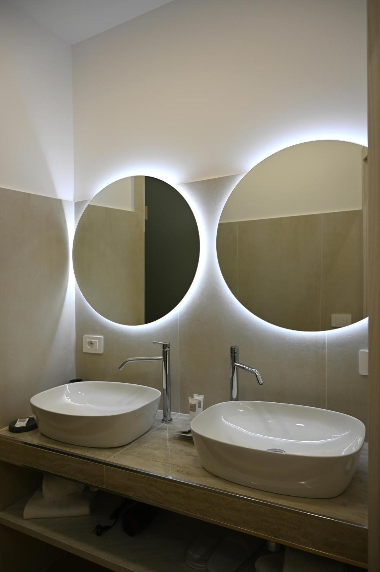 Mom Apartment Rooms&Suites Tivoli Bagian luar foto